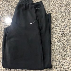 Nike boys size xl therms fit athletic pants black